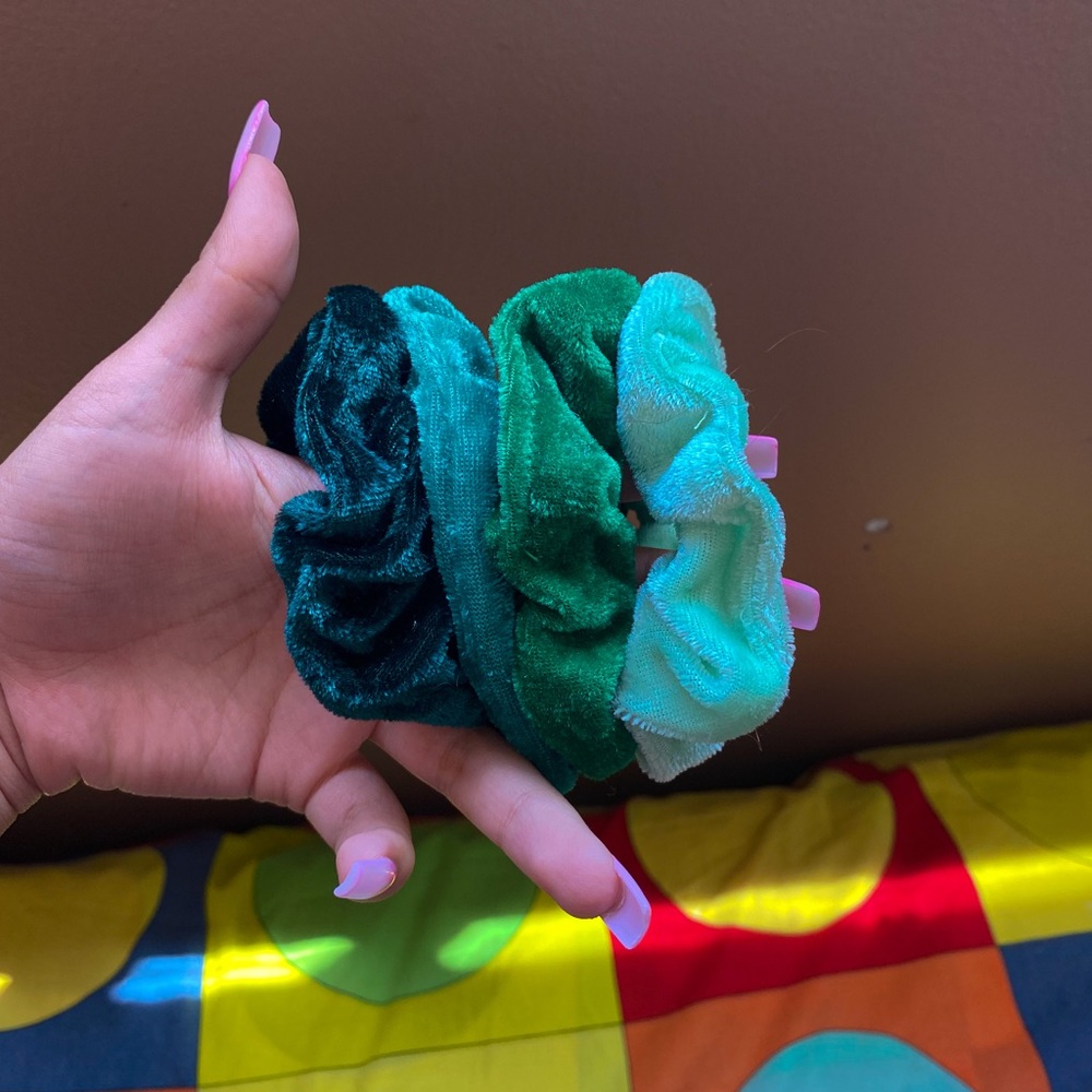 Pack of 4 hair ties